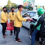 Mempererat Toleransi Beragama, Mahasiswa Hindu Kendari Berbagi Takjil Buka Puasa