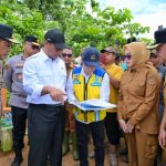 Tinjau Sawah Terdampak Banjir di Sultra, Mentan Amran Akan Salurkan Alsintan Hingga Benih Padi