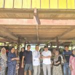 Jaelani Bagikan Ratusan Bibit Produktif di Kolaka
