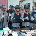 Polisi-BNN Gerebek Kampung Narkoba di Kendari, 11 Orang Diamankan dan Sita Senjata Hingga CCTV