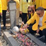 Peringati HUT ke-62, Golkar Sultra Ziarah dan Tabur Bunga di TMP Watubangga